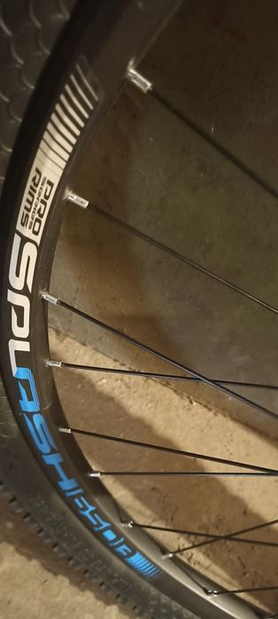 Продам велоколесо задне 27,5"