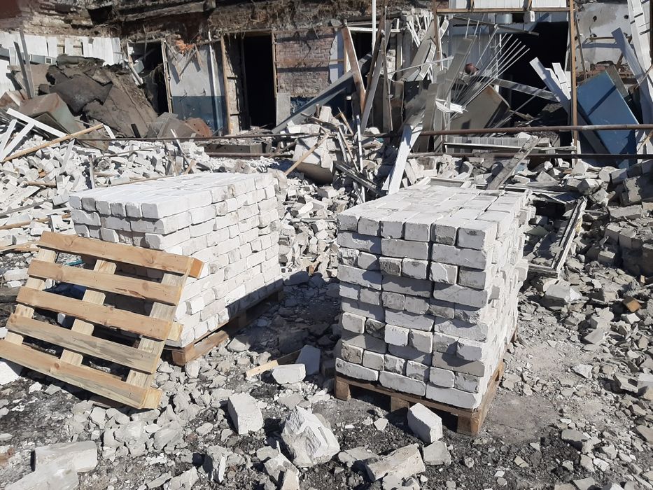 Продам кирпич,и ж/б изделия Б/У