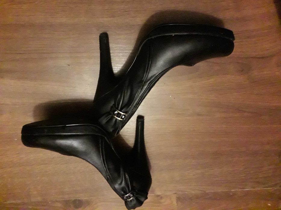 szpilki z  zdobieniami