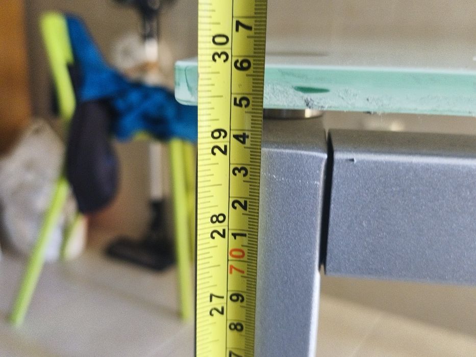 Mesa de cozinha  com tampo de vidro fosco