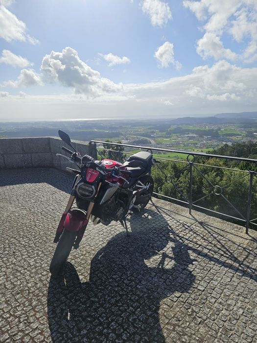 Honda Cb650R 35kw (livrete)