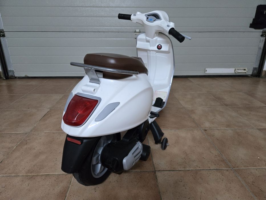 Mota eléctrica Vespa criança