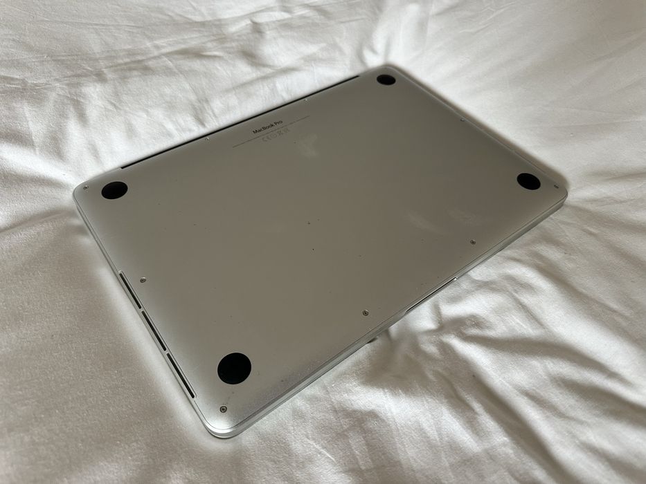 MacBook Pro Retina 13” (2015) | Intel i5 | 8GB RAM | Ecrã novo Apple