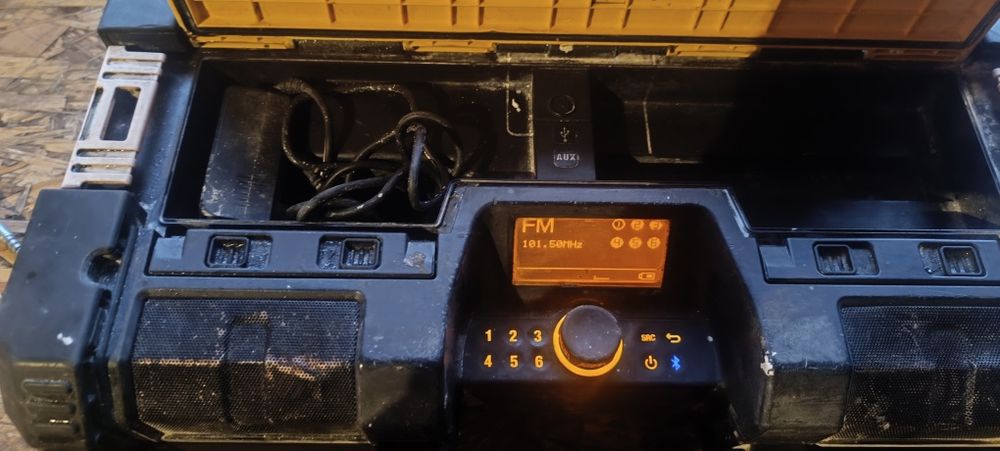 Radio budowlane DeWalt Aku 5ah zasilacz