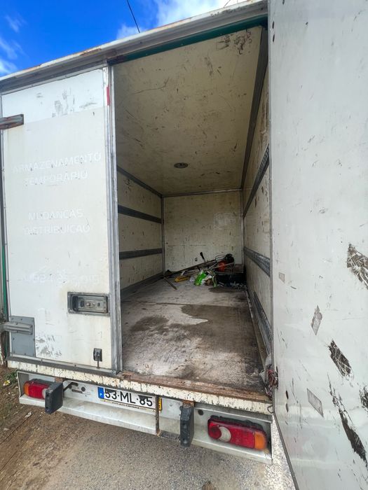 Carrinha com caixa de fibra