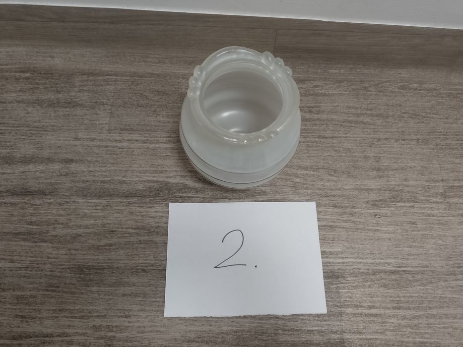 Sprzedam różne klosze do lamp.