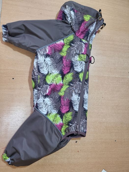 Різний одяг на собак та котів, є розпродаж та пошиття по вашим замірам