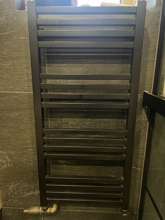 Grzejnik czarny łazienkowy