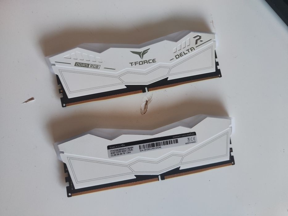 Memória RAM 2x8 ddr5 6000mhz RGB. Troco por ps4 pro ou Xbox series S