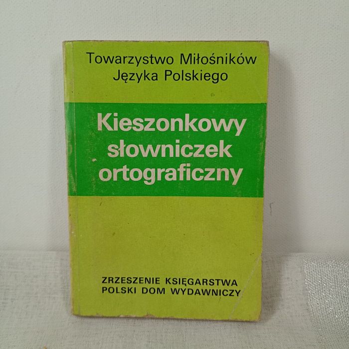 Kieszonkowy słowniczek ortograficzny. Walery Pisare
