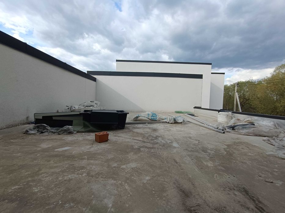 ПРОДАМ дім  загороджений дуплекс з гаржем та терасою 160 м² , 3сот ГАЗ  підключенні всі міські комунікації
