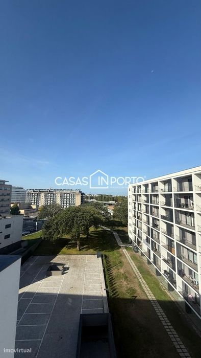 T1 de Luxo junto ao Pólo Universitário com terraço.