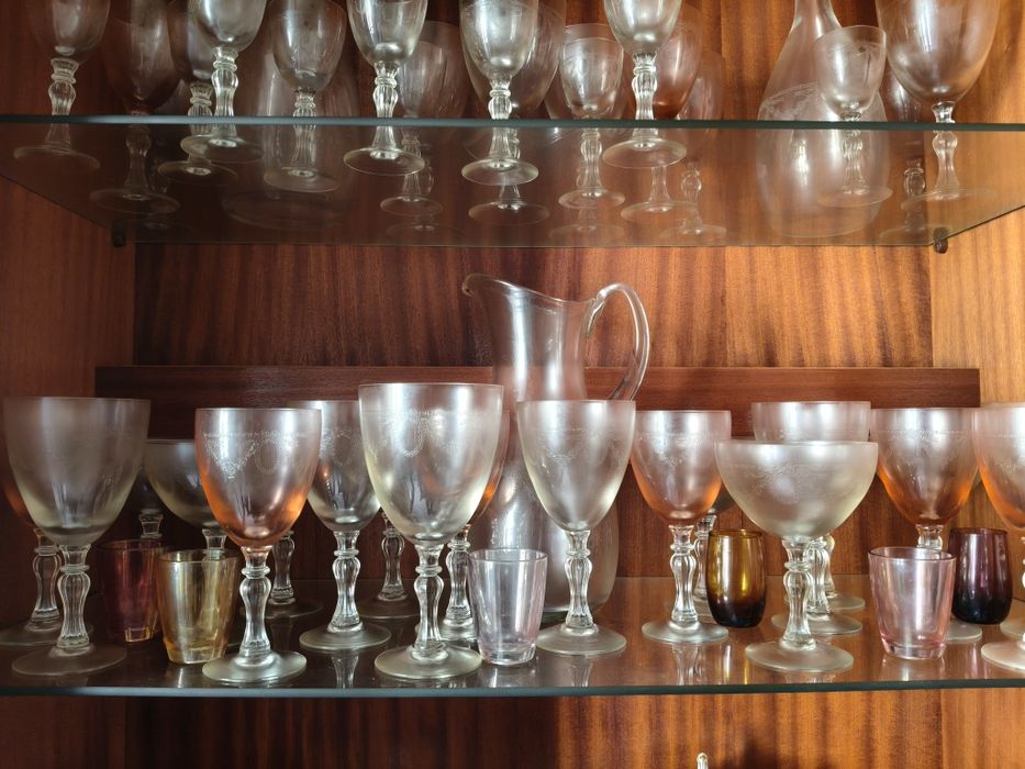 Vendo conjunto de licor e vinho antigo