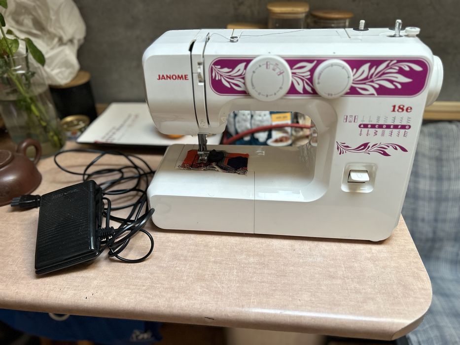 Швейна машинка JANOME 18E стан супер