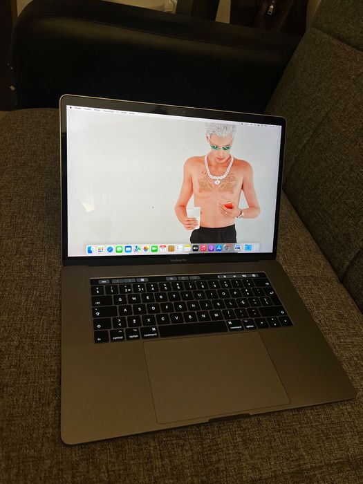 MacBook Pro 15, 2017436852570016993283