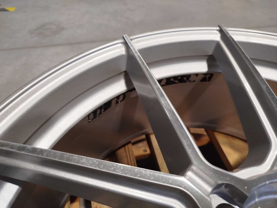 OUTLET! Felgi Japan Racing JR30 20x8,5 ET35 5x115 Silver Machined Face