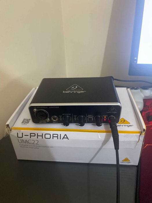 Behringer UMC22 + MXL770