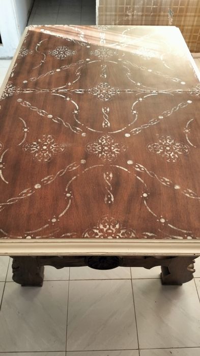 Mesa extensível de madeira