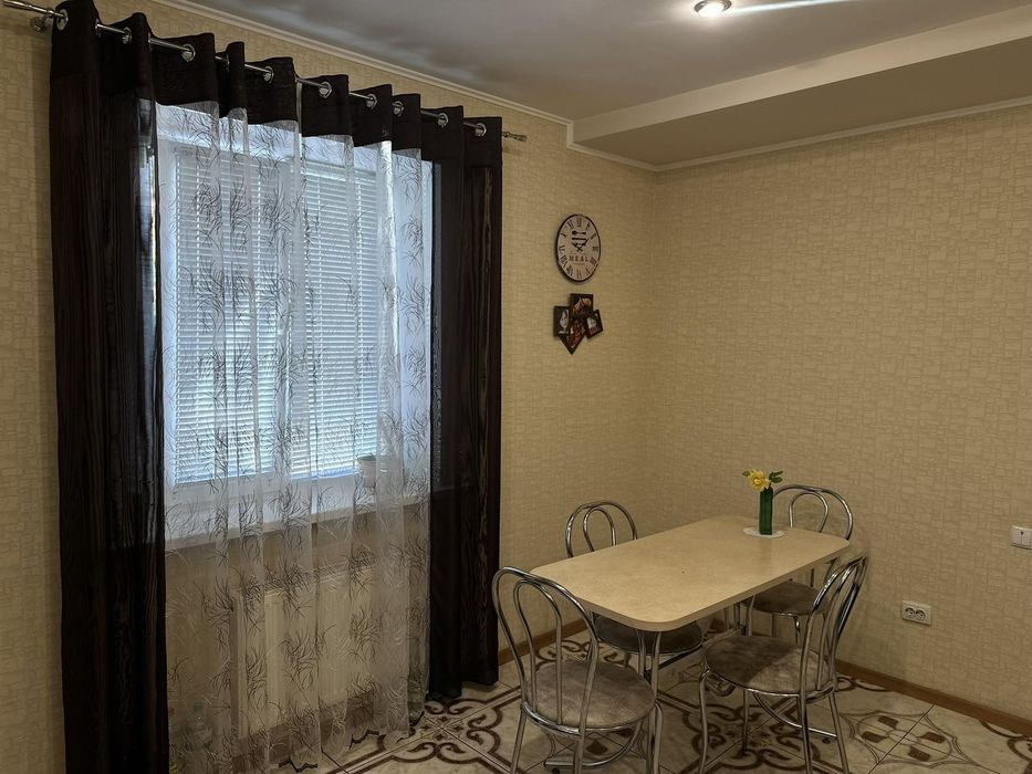 Продам двоповерховий будинок по вулиці Володимирскій