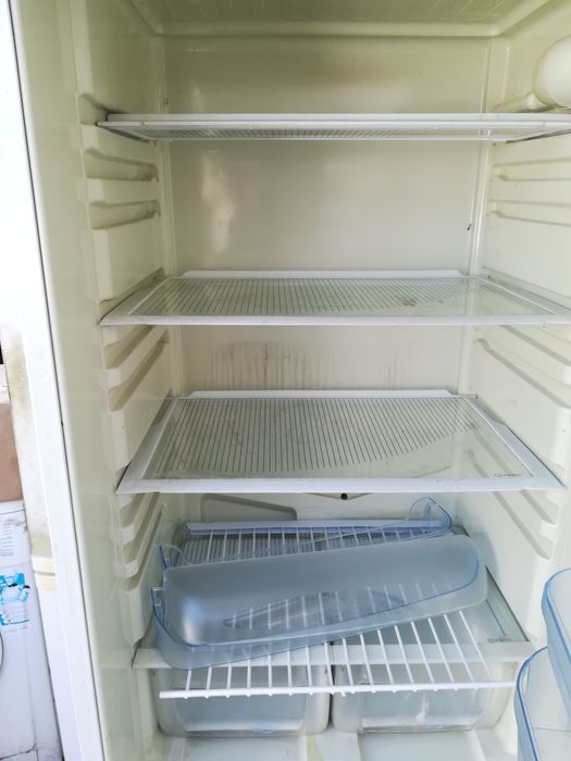Холодильник Indesit полочки індезіт  запчастини