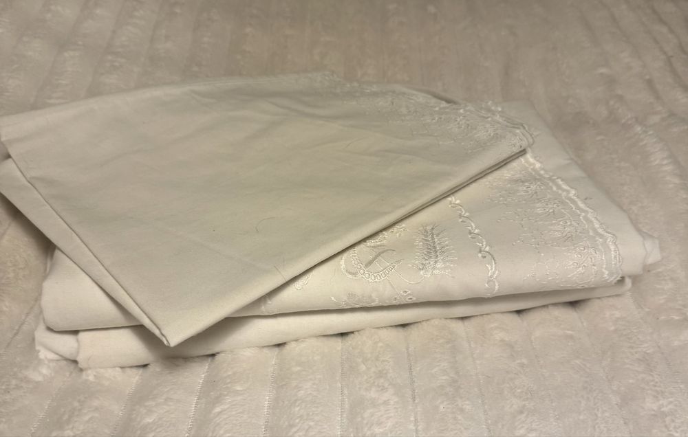 Conjunto lençois brancos e 2 fronhas