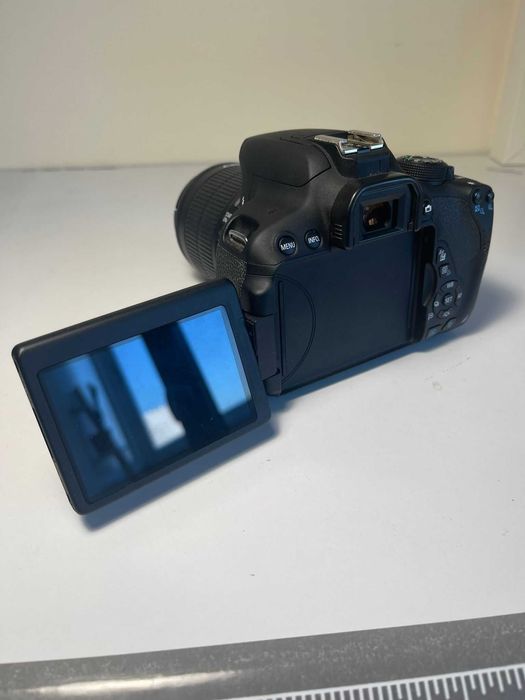 Máquina Fotográfica Canon 700D + Objetiva 50mm 1.8 + 18-55mm, etc