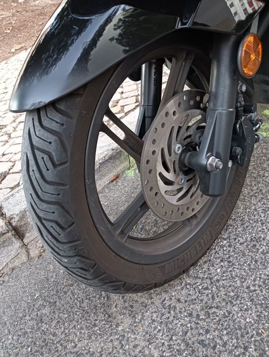 Honda PCX 2017 preta