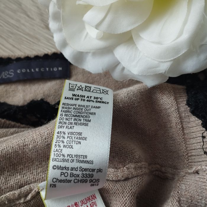 Beżowy sweter M&S Collection L z koronką – elegancki i wygodny