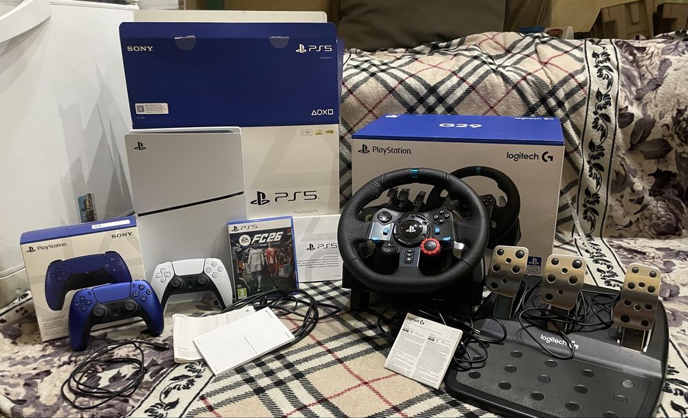 Продаю PlayStation 5 + комплект