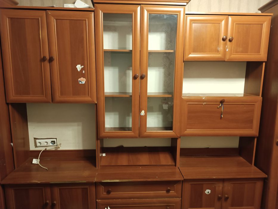 Стінка з сервантом терміново