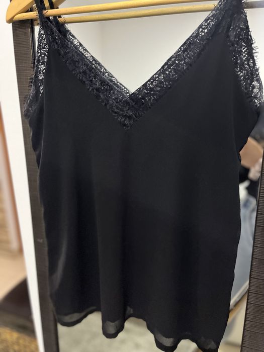 Blusa preta com renda