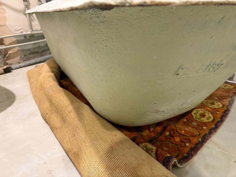 Продам ванную чугунная на ножках