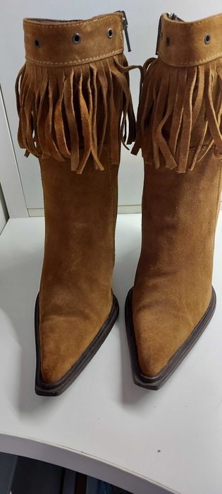 Botas em pele de camurça