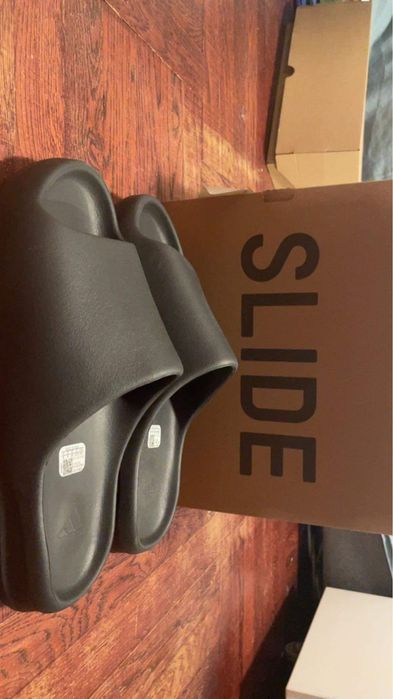 YEEZY slide onyx
