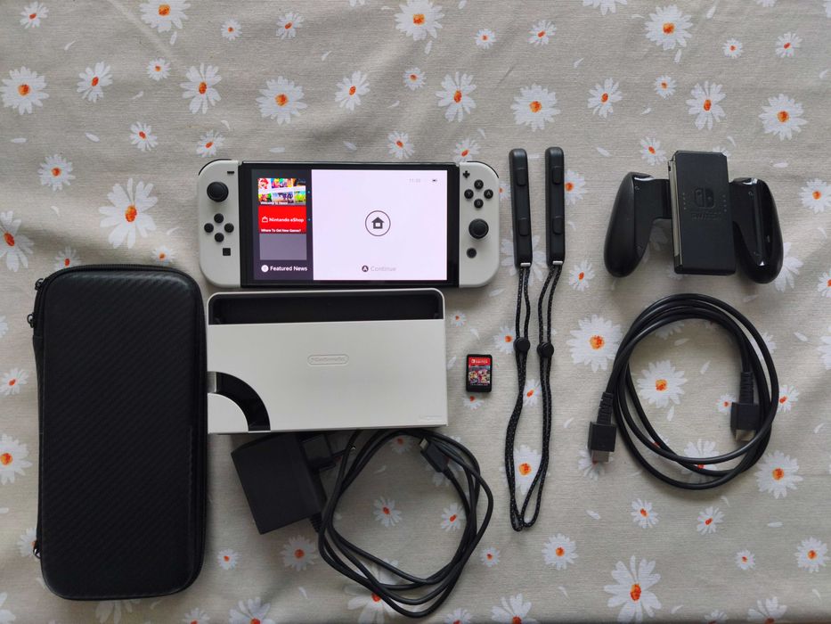 Nintendo Switch OLED + Mario Kart 8 Deluxe + etui – bardzo dobry stan