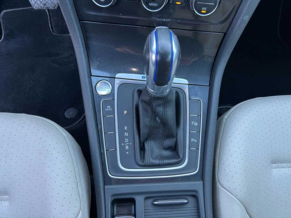 Volkswagen e-Golf SEL Premium      2018