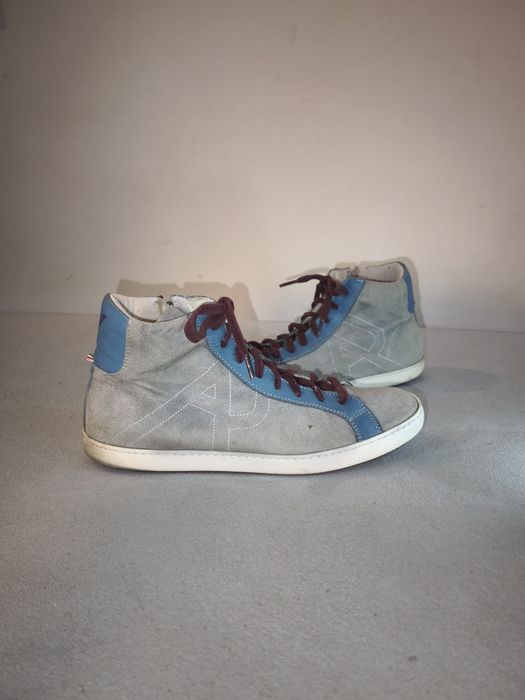 Armani Jeans – eleganckie zamszowe sneakersy