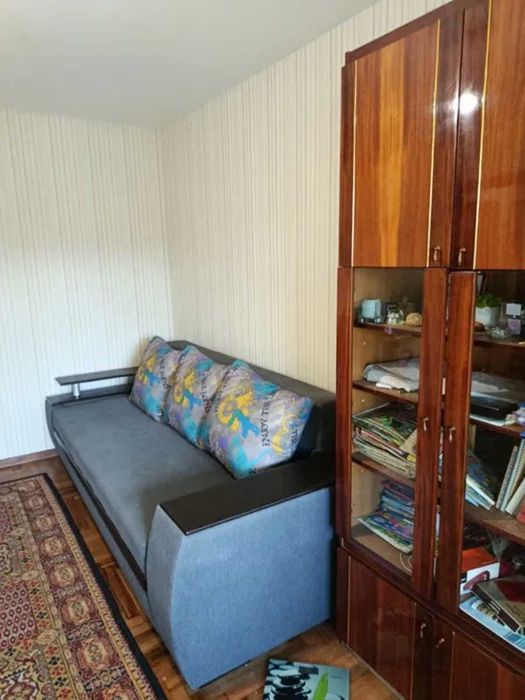 *2-кімнатна квартира в Олександрівському районі по вул.Шкільна