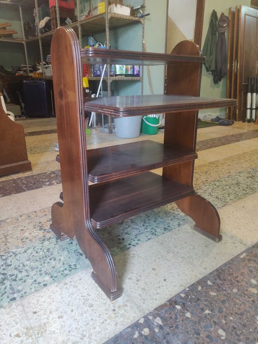 Móvel de madeira maciça