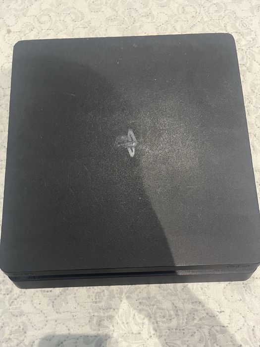 PS4 SLIM 500GB + 2 Pady