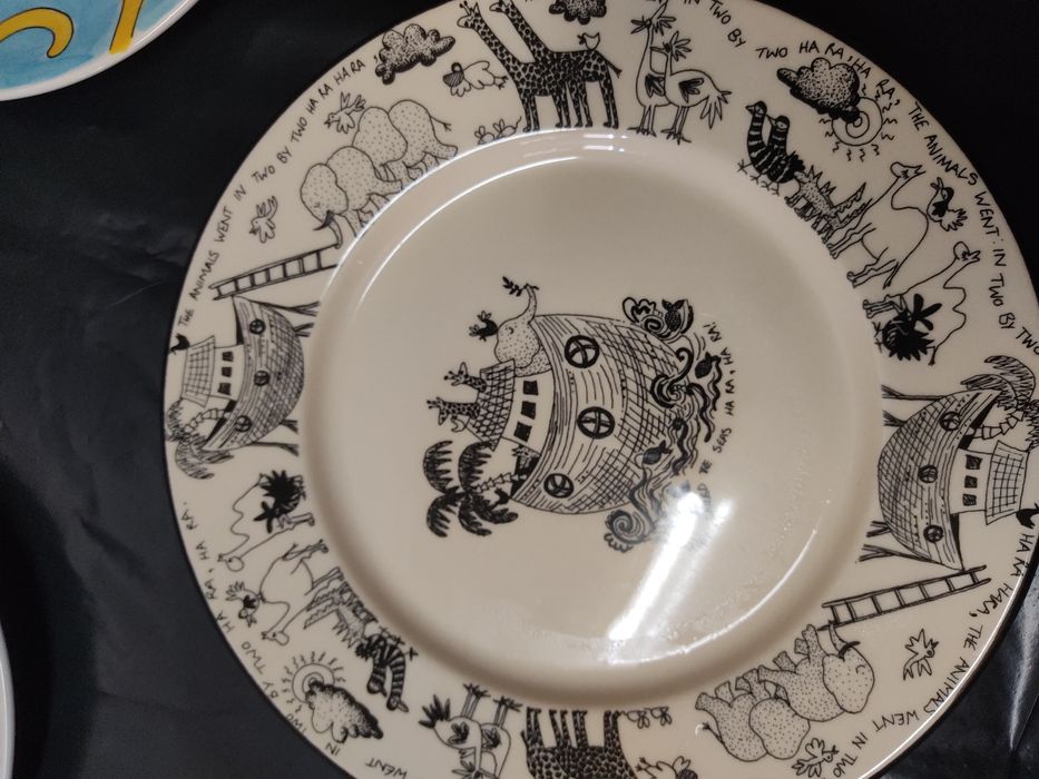 Prato e chávenas para crianças