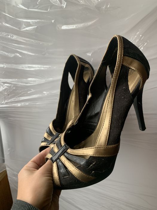 Туфлі 2 пари 39 розмір