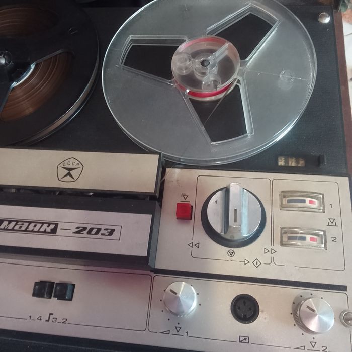 Магнитофон катушечный  Маяк.