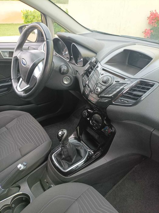 Ford Fiesta 1.5 TDCi Titanium 75cv (2012) – Excelente Estado – Distribuição Nova
