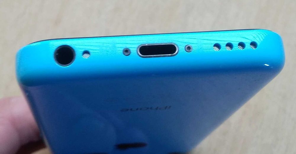 Телефончик (iphone 5c, 16 Гб, аккум. 89%). Возм. обмен.