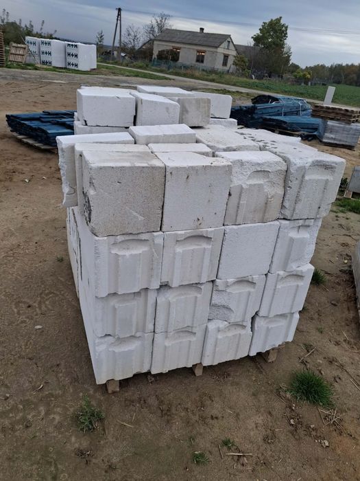 Pustaki H+H kawałki