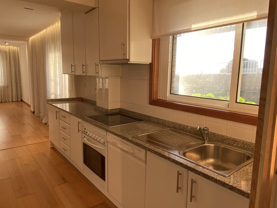 Apartamento T1 R/c  1 Linha do Mar em condomínio fechado