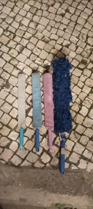 Carrinho mopa dois baldes e material para limpeza industrial