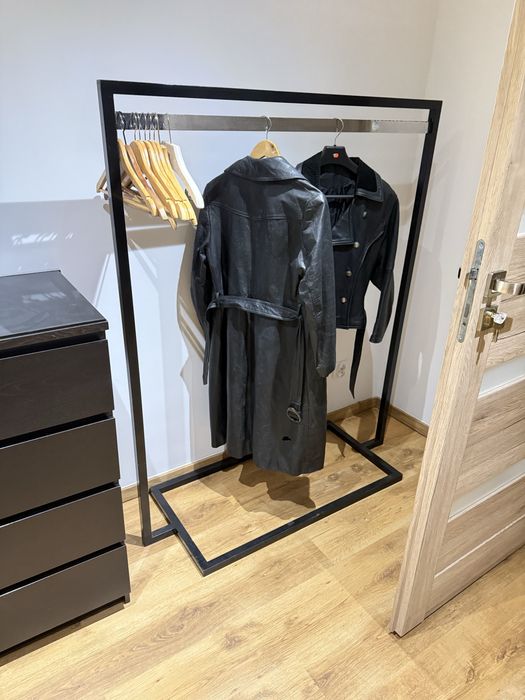 Wieszak na ubranie czarny