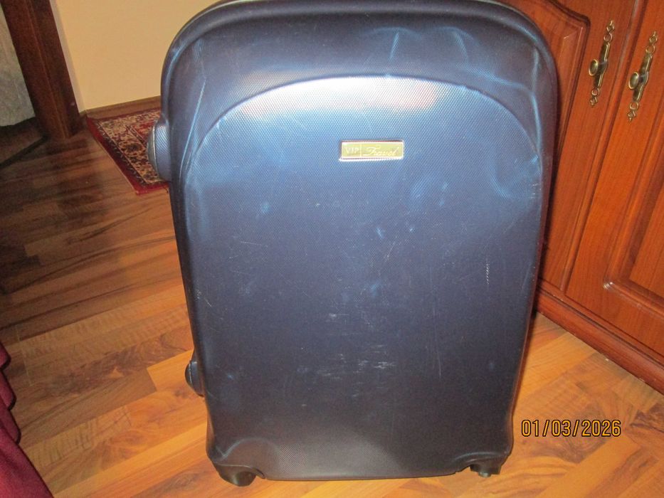 Walizka średnia twarda